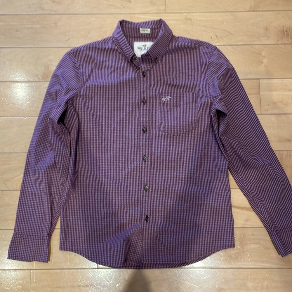 Men’s Hollister dressshirt XS gently worn, Burgundy/pink small checker print